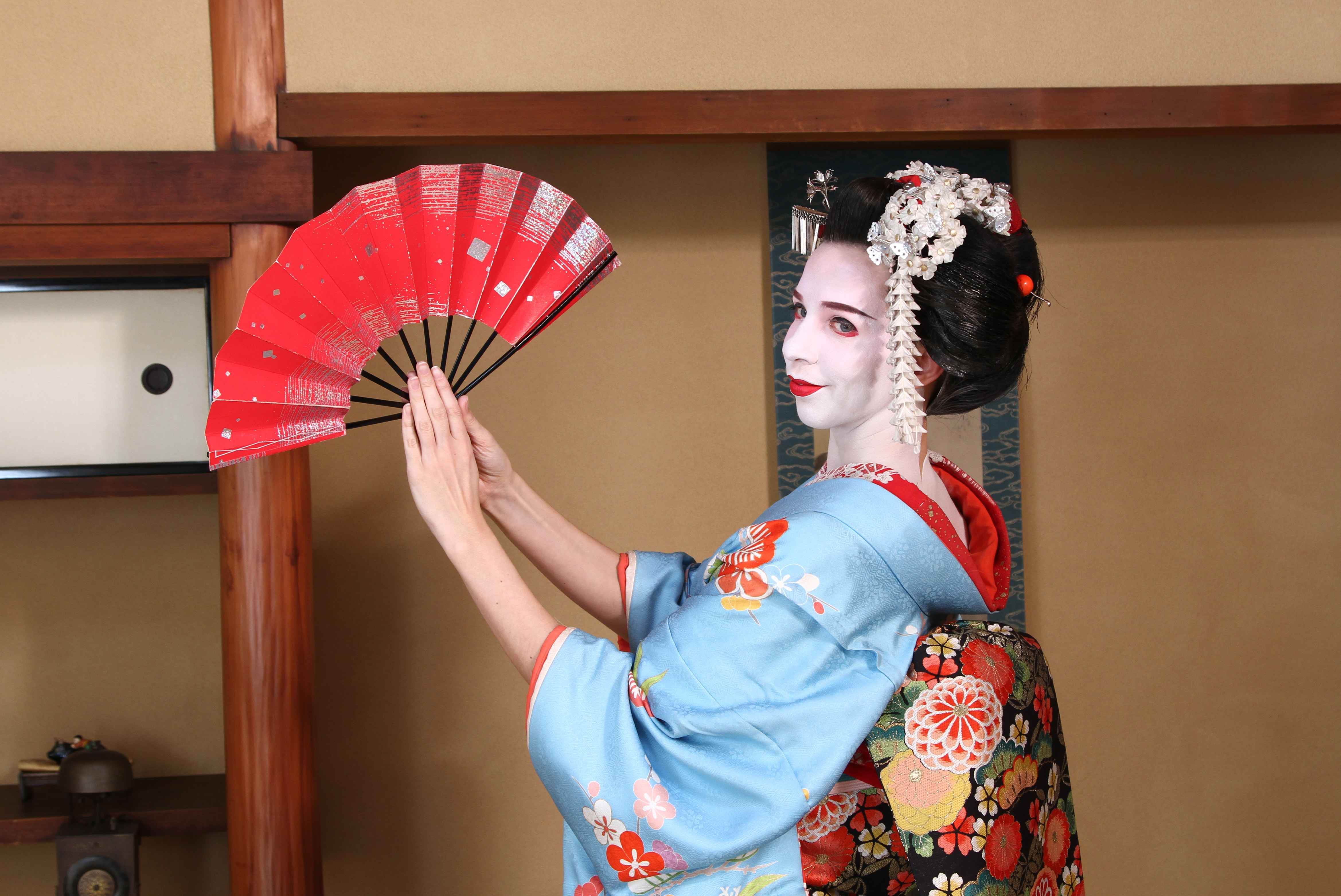 Japan Pretending To Be A Geisha In Training Life In A Cold Climate